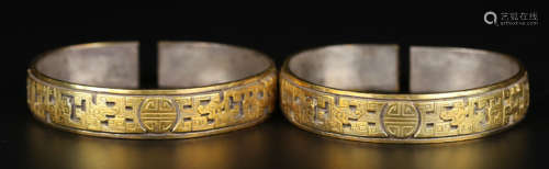 PAIR OF GILT SILVER BANGLE CARVED WITH AUSPICIOUS PATTERN