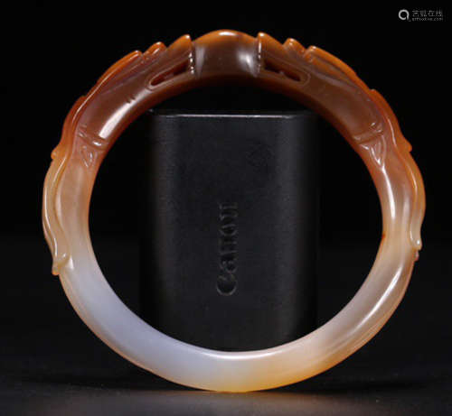 AN AGATE BANGLE CARVED WITH DRAGON