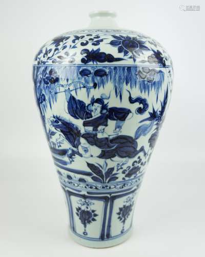 A BLUE&WHITE GLAZE STORY VASE