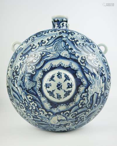 A BLUE&WHITE GLAZE FLAT VASE