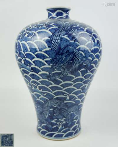 A DAQING QIANLONG NIANZHI MARK MEI VASE