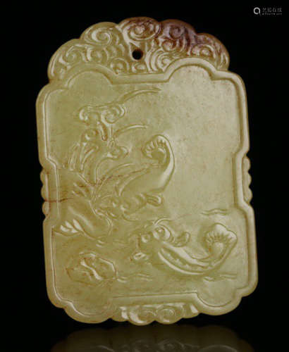 AN OLD YELLOW JADE TABLET CARVED WITH FISH PATTERN