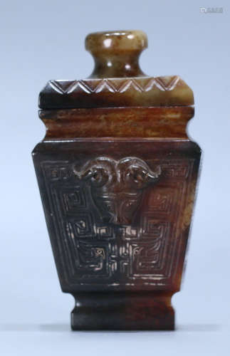 AN ANTIQUE JADE VASE CARVED WITH BEAST PATTERN