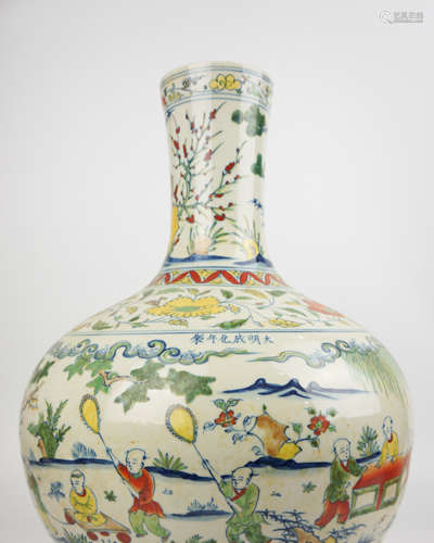 A DAMING CHENGHUA NIANZHI MARK DOUCAI TIANQIU VASE