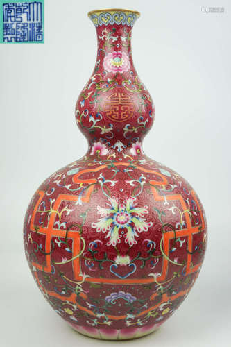 A DAQING QIANLONG NIANZHI MARK GOURD VASE