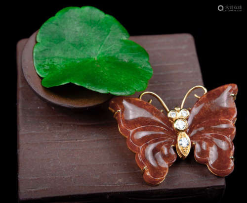 A RED JADEITE PENDANT SHAPED WITH BUTTERFLY