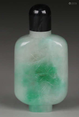 A JADEITE SNUFF BOTTLE CARVED WITH LOTUS