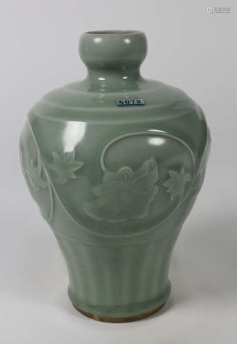 A LONG QUAN YAO GLAZE MEIPING VASE WITH FLOWER PATTERN