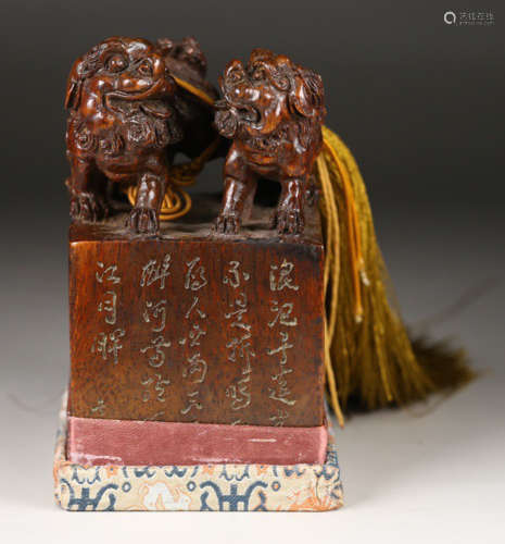 AN OLD BAMBOO SEAL SHAPED WITH BEAST
