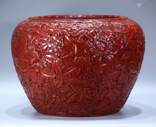 A RED LACQUER JAR CARVED WITH FLOWER PATTERN