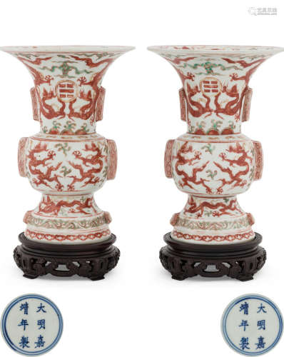 PAIR OF THREE-COLOR GLAZE VASE PAINTED WITH DRAGON PATTERN