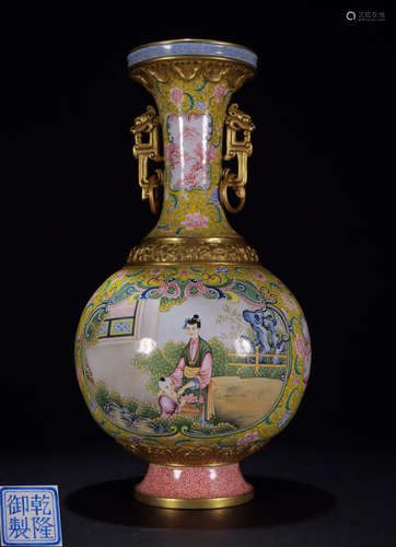 A YELLOW BASE FAMILLE ROSE GLAZE VASE WITH STORY PATTERN