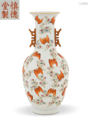 A WHITE GLAZE YUHUCHUANPING VASE PAINTED WITH PATTERN