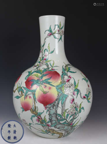 A FAMILLE-ROSE GLAZE VASE