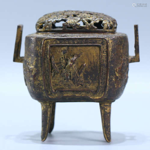 A GILT BRONZE CENSER CARVED WITH FLOWER PATTERN