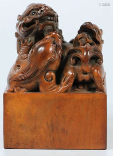 A HUANGYANG WOOD CARVED BEAST PATTERN SEAL