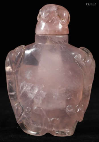 A PINK CRYSTAL CARVED DRAGON PATTERN SNUFF BOTTLE