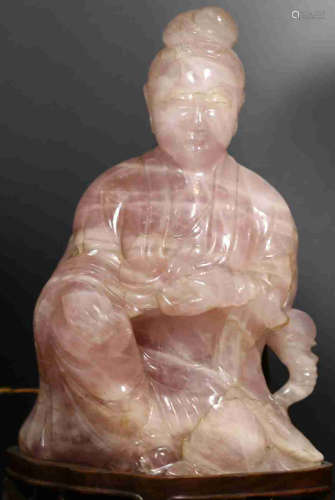 A PINK CRYSTAL CARVED GUANYIN SHAPE STATUE