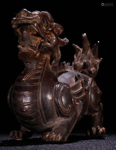 A COPPER CASTED QILIN BEAST ORNAMENT