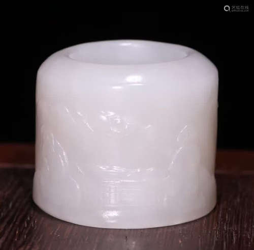 A HETIAN JADE CARVED RING