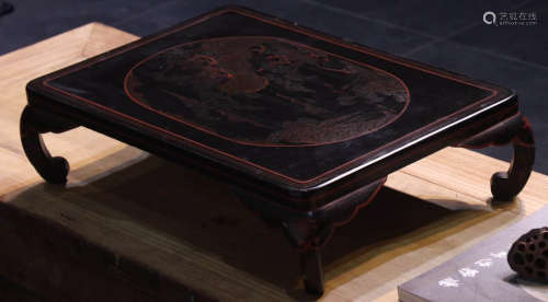 A NAN WOOD LACQUER OUTLINE IN GOLD DESK