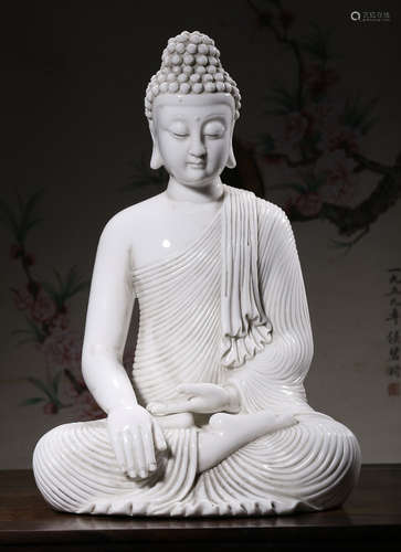 A DEHUA GLAZE SAKYAMUNI BUDDHA STATUE