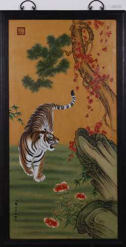 A PORCELAIN TIGER PATTERN BOARD SCREEN