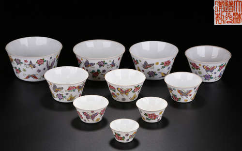 SET OF FAMILLE ROSE GLAZE FLOWER PATTERN CUPS