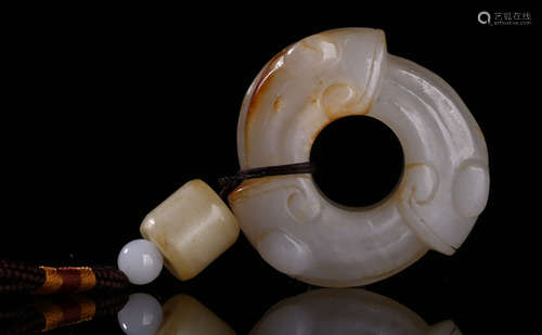 A HETIAN JADE CARVED PENDANT