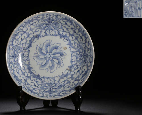 A BLUE&WHITE GLAZE FLORAL PATTERN PLATE