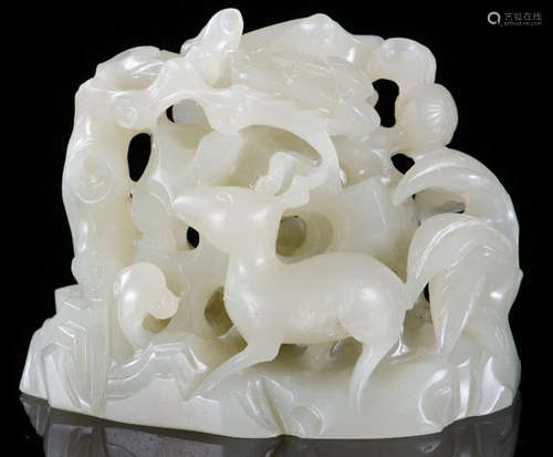 A HETIAN JADE CARVED DEER PATTERN PENDANT