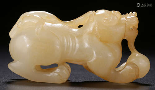 A XINJIANG HETIAN JADE BEAST SHAPE PENDANT