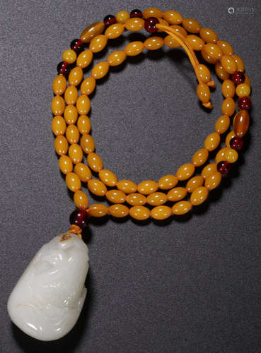 A XINJIANG HETIAN JADE GOOSE SHAPE PENDANT