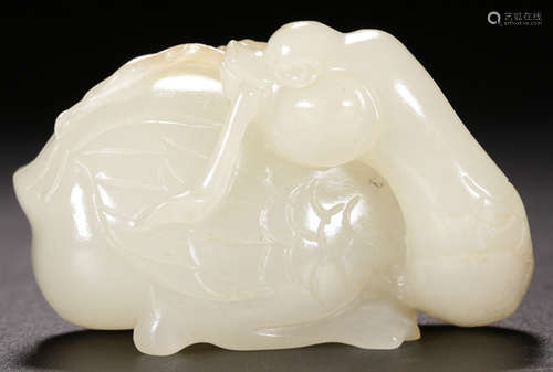 A XINJIANG HETIAN JADE GOOSE SHAPE PENDANT