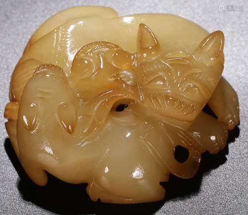 A XINJIANG HETIAN JADE CARVED DOG SHAPE PENDANT