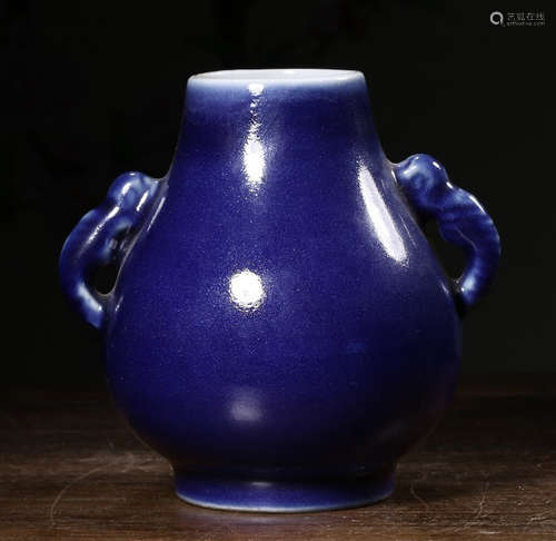 A BLUE GLAZE DOUBLE EAR VASE