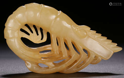 A XINJIANG HETIAN JADE SHRIMP SHAPE PENDANT