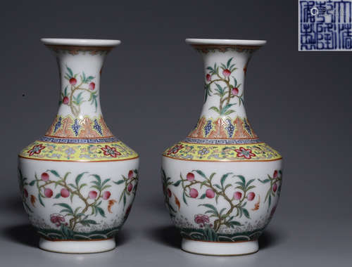 PAIR OF FAMILLE ROSE GLAZE VASE