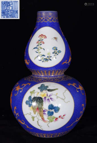 A BLUE GLAZE GOURDE VASE WITH FLORAL PATTERN