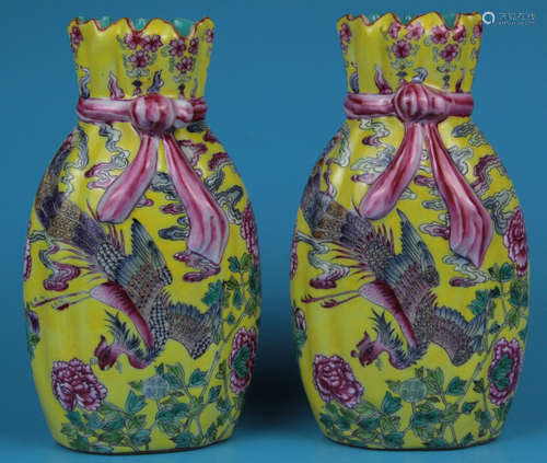 PAIR OF YELLOW FAMILLE ROSE GLAZE PHOENIX PATTERN VASES