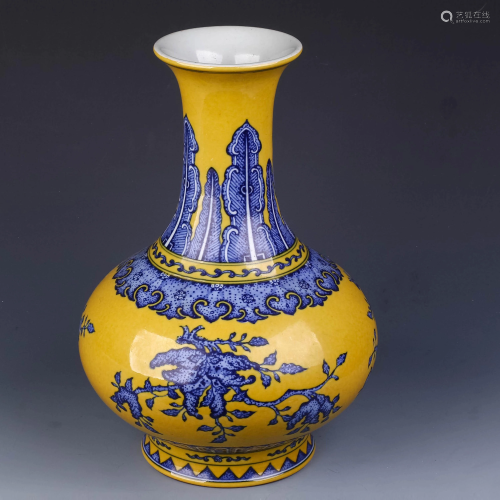 A Chinese Blue and White Floral Porcelain Yellow V…
