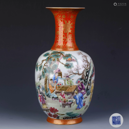 A Chinese Iron Red Gild Porcelain Flower Vase