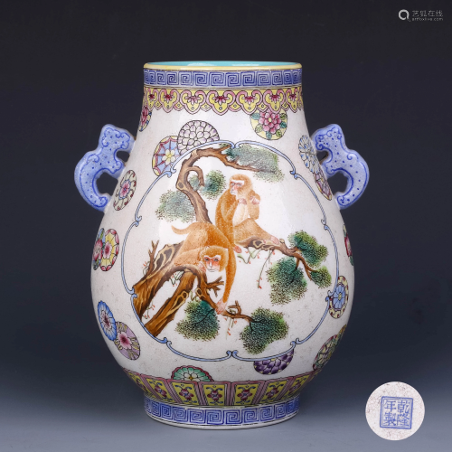 A Chinese Painted Porcelain Double Ears Vase