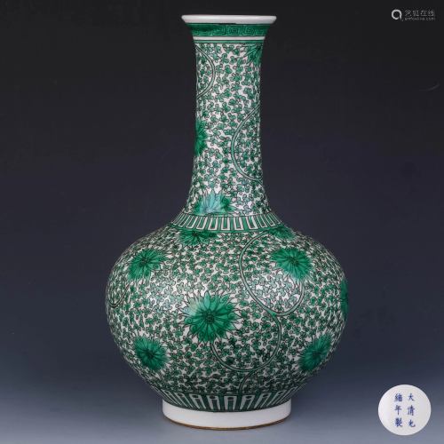 A Chinese Plain Tricolour Porcelain Vase