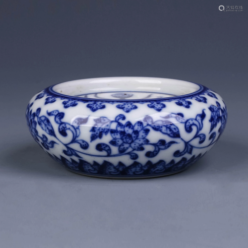 A Chinese Lotus Pattern Porcelain Cup Tray