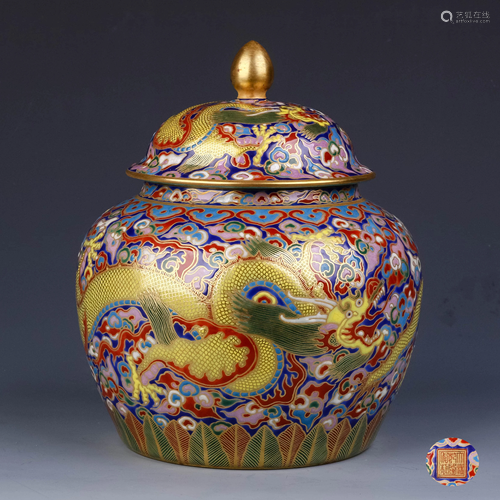 A Chinese Dragon Pattern Gild Porcelain Jar wit…