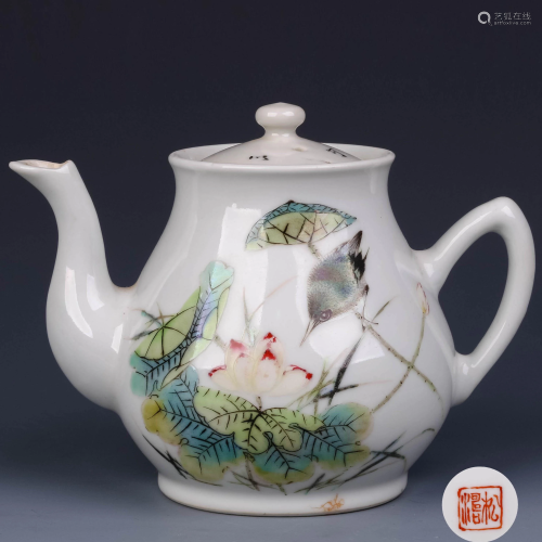 A Chinese Flower&Bird Pattern Painted Porcelain Wine