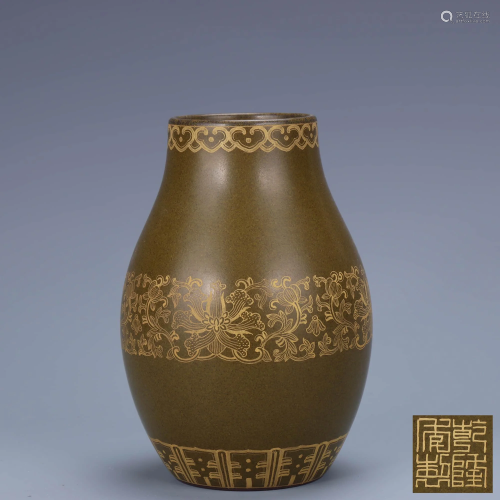 A Chinese Brown Glazed Floral Porcelain Flower Vase