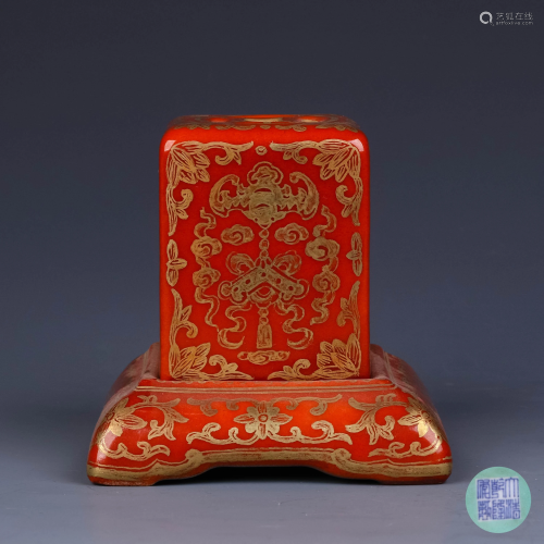 A Chinese Iron Red Gild Porcelain toothpick-holder