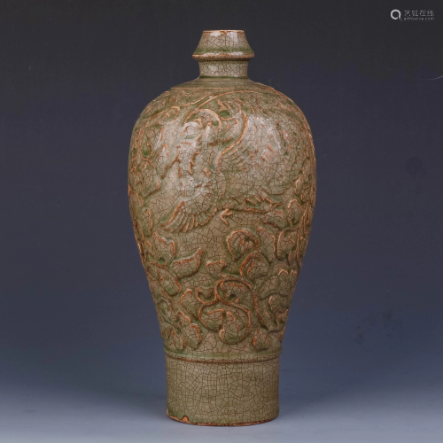 A Chinese Yue Kiln Porcelain Vase